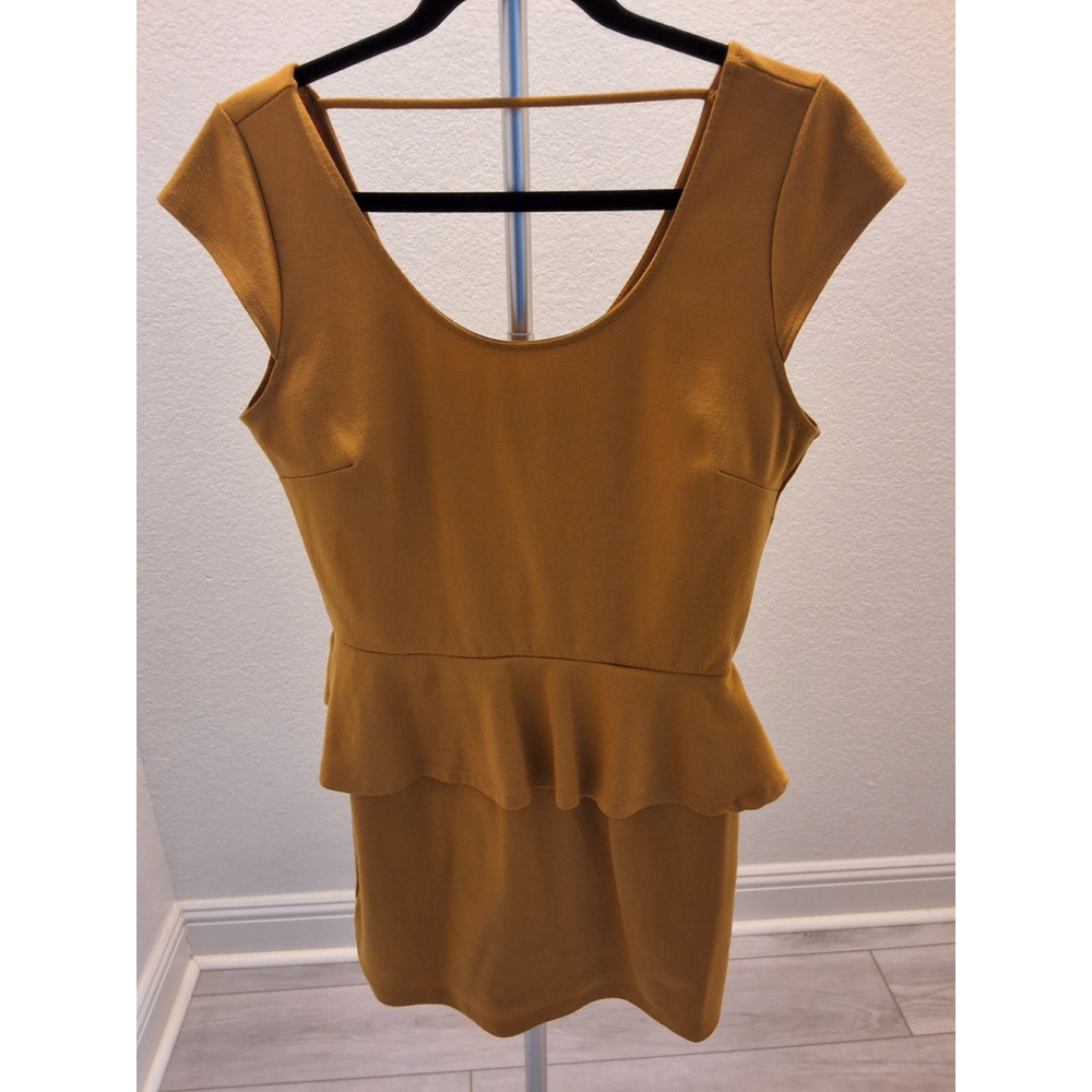 Delirius Los Angeles Women's M Mustard Yellow Gold Peplum Mini Dress Cap Sleeve